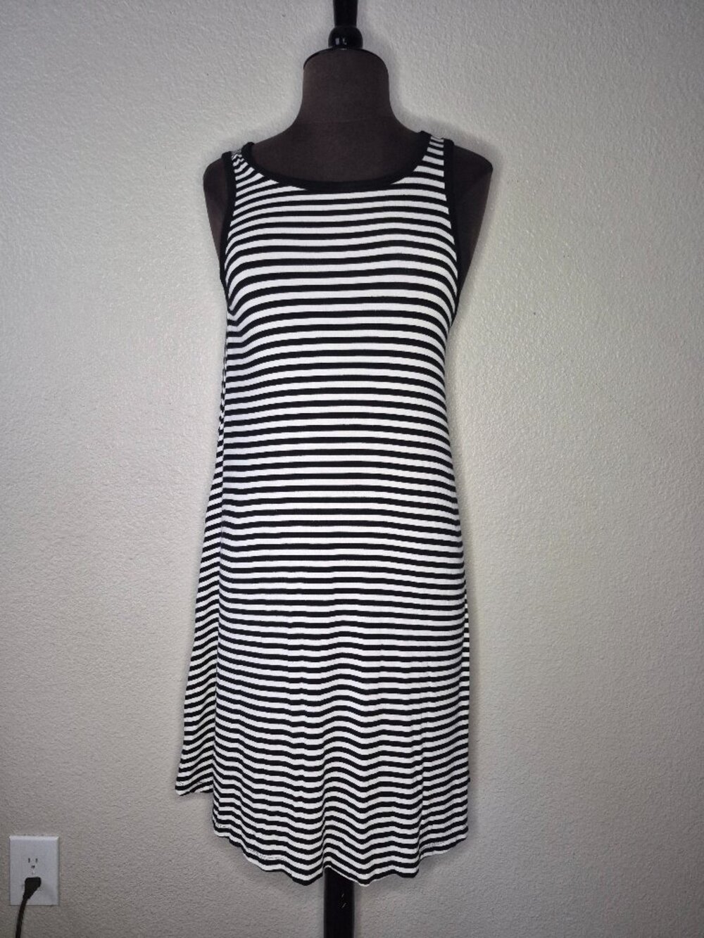Old Navy Womens Small S Black Off White Stripe Scoop Neck A-Line Swing Dress